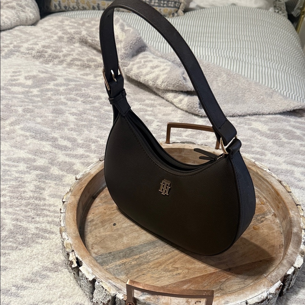 Tommy Hilfiger Black Shoulder Bag